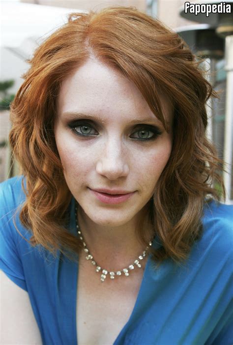 BRYCE DALLAS HOWARD Nude .